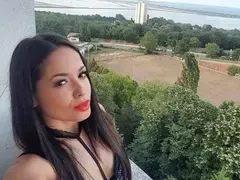 Бонбонова в контраатака:  Не съм ромка, не се казвам Блашка, не съм си сваляла гащите пред Коцето!