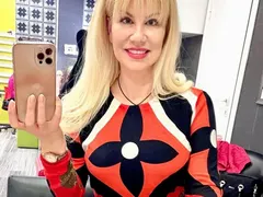 Нелина е студентка на 51 г.