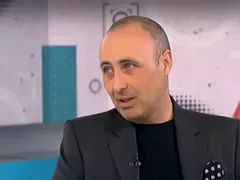 Руслан Мъйнов  предаде народа си  заради пари