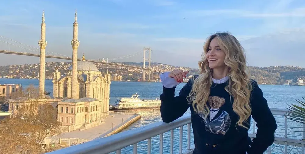 Зейнеб си подари уикенд в Истанбул