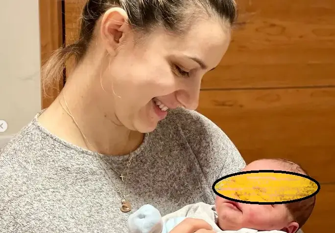 Актрисата Валя Каролева роди