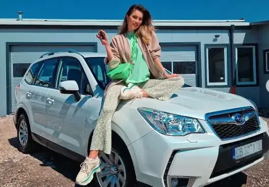 Алекс Петканова се обзаведе със скъпарски джип