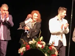 Аня Пенчева учи внук да удря с чук