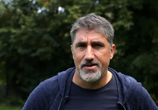 Башар Рахал се натиска с мистериозна брюнетка (Папарашка снимка)