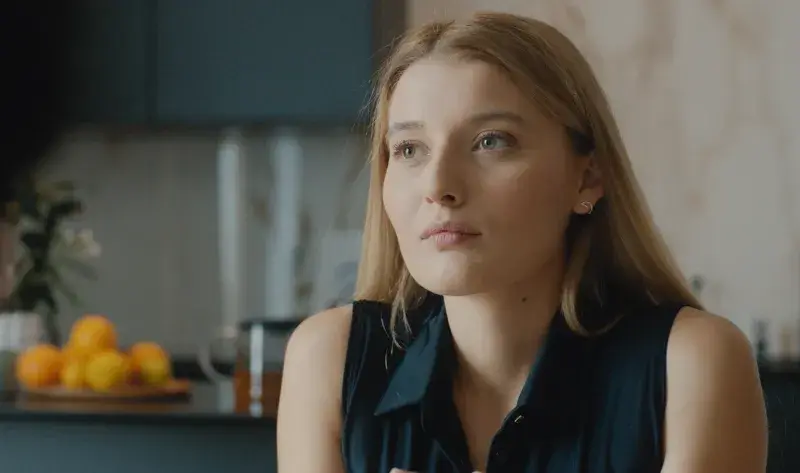 Бояна от „Лъжите в нас”  има връзка с колега