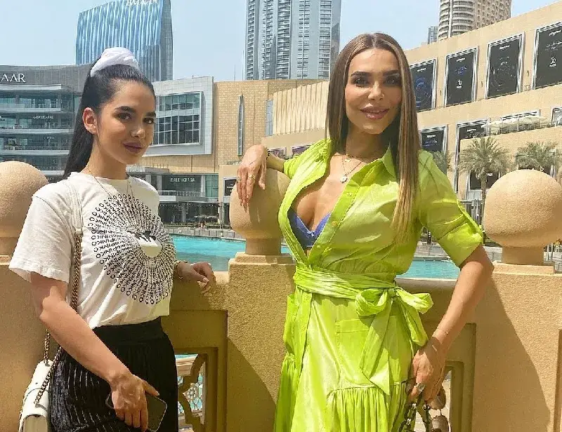 Бони заведе Миа в Дубай