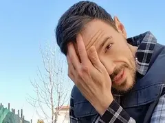 Даниел Петканов  се оплака от  изкуственото си теме: Пак съм плешив!