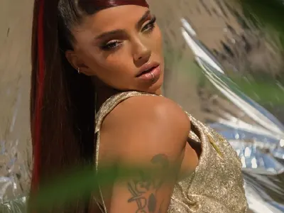 Дара заседна в асансьор