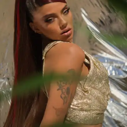 Дара заседна в асансьор