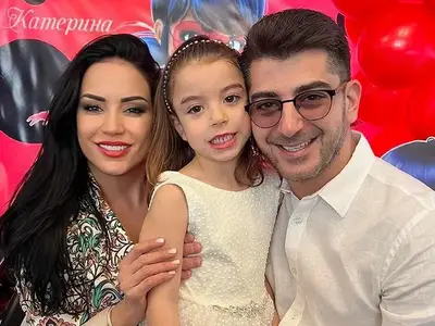 Дъщерята на Кадиев тръгна на уроци по пиано (Снимка)