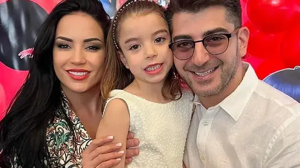 Дъщерята на Кадиев тръгна на уроци по пиано (Снимка)