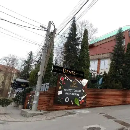 Дениз Хайрула от „Ергенът“ отваря свой ресторант (Снимки)