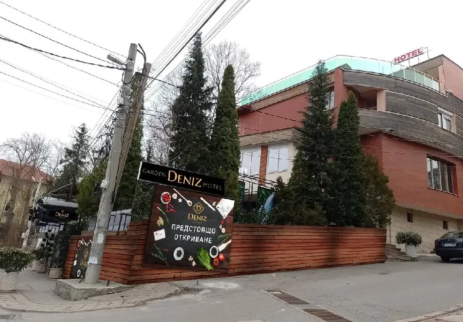 Дениз Хайрула от „Ергенът“ отваря свой ресторант (Снимки)