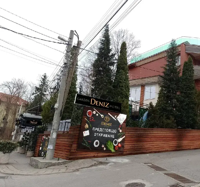 Дениз Хайрула от „Ергенът“ отваря свой ресторант (Снимки)