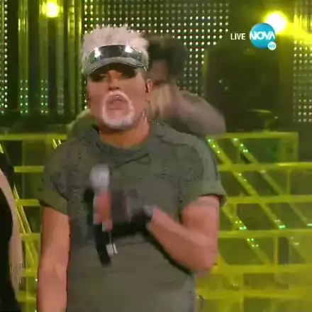 Деси Слава неадекватна в „Капките”