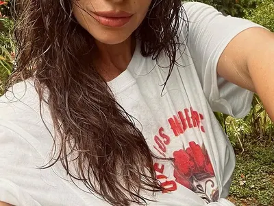 Диляна Попова захвърли дрехите (Снимка в галерията)