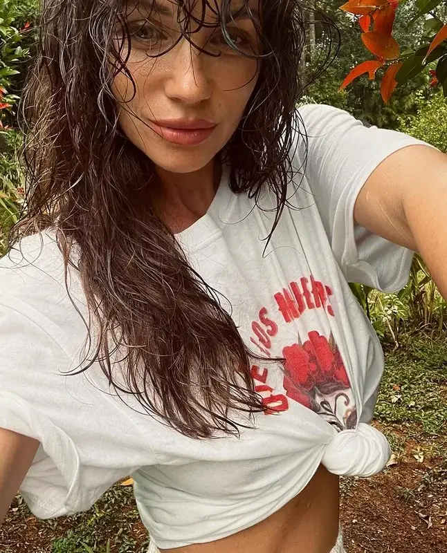 Диляна Попова захвърли дрехите (Снимка в галерията)