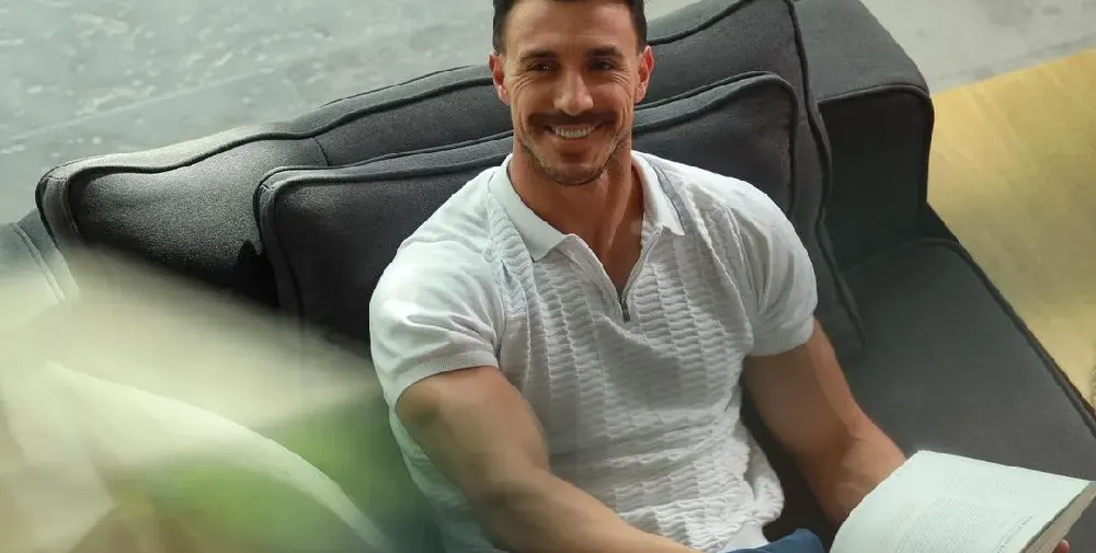 Ергенът Виктор Стоянов гушка Галена (ВИЖТЕ)