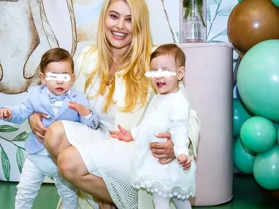 Ева Веселинова кръсти близнаците,  продължава да крие бащата на децата