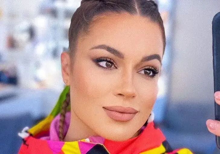 Евгения Джаферович се разгорещи в планината! (Папарашко Фото)