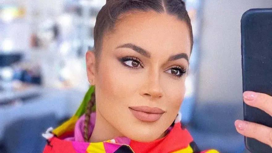 Евгения Джаферович се разгорещи в планината! (Папарашко Фото)