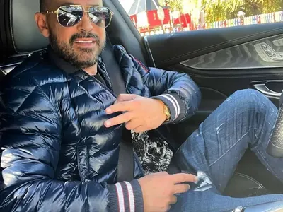 Фенове искат автограф от Ванко 1 на колите