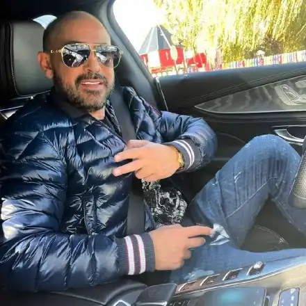 Фенове искат автограф от Ванко 1 на колите