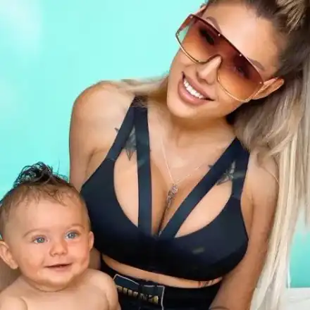 Гани се чуди дали е бременна