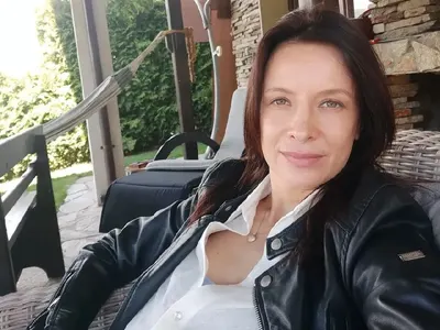 Яна Маринова покани само роднини на своя премиера