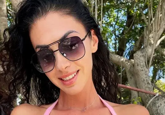 Йотовска си показа пилето от Малдивите (Фото)