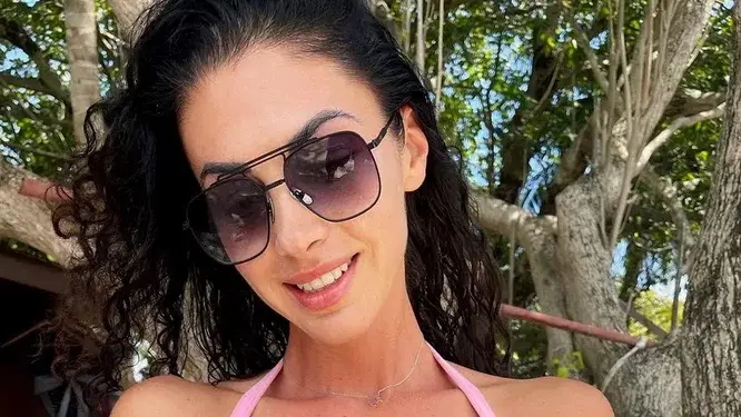 Йотовска си показа пилето от Малдивите (Фото)