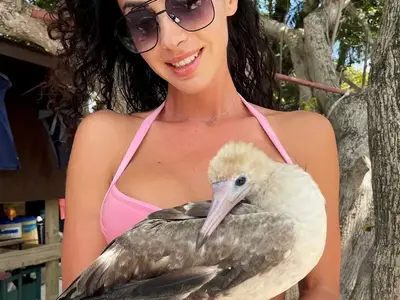 Йотовска си показа пилето от Малдивите (Фото)