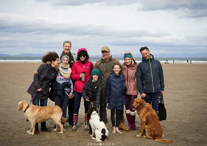 Ирмена Чичикова  пие чай в Ирландия