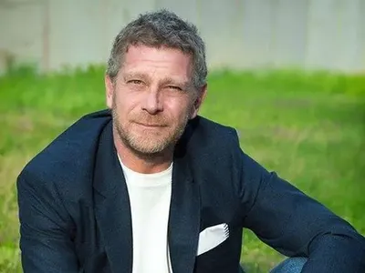 Юлиан Вергов  си купи костюм  за 7 бона