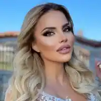 Юнона става учителка по музика