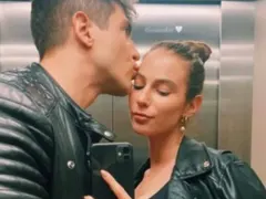 Иво Аръков заведе гаджето на театър