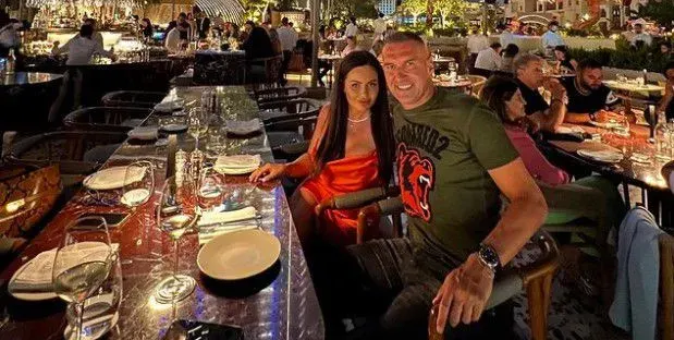 Камбуров на петзвездна почивка в Дубай, половинката му впечатлява с пищна гръд (Снимки)