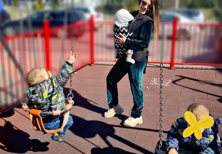 Капчикова изведе трите деца