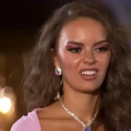 Капитонова нещастна пред приятелки: Новото ми гадже е супер стиснат! (+Как се казва застаряващият чичка)