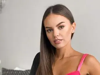 Капитонова от „Ергенът” не е хващала химикалка от 5 години