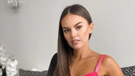 Капитонова от „Ергенът” не е хващала химикалка от 5 години