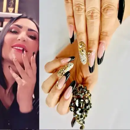 Кич! Софка с люспи от истинско злато на ноктите