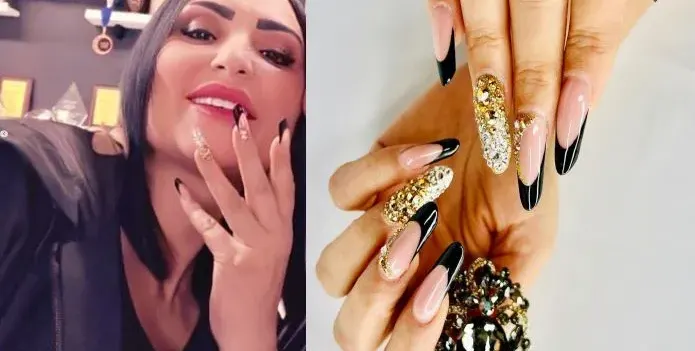 Кич! Софка с люспи от истинско злато на ноктите