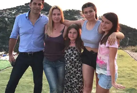 Кирил Петков бяга от София за рождения си ден