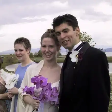 Кирил Петков празнува бронзова сватба в петзвезден хотел