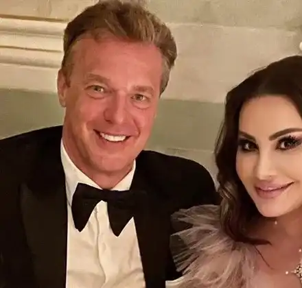 Кой къде чупи яйцата на Великден: Дарина с нов мъж във Венеция, Бербатов рисува, Къци с розови козунаци (Снимки)