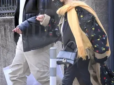 Лили грохна в навечерието на турнето, гуши се в млад левент