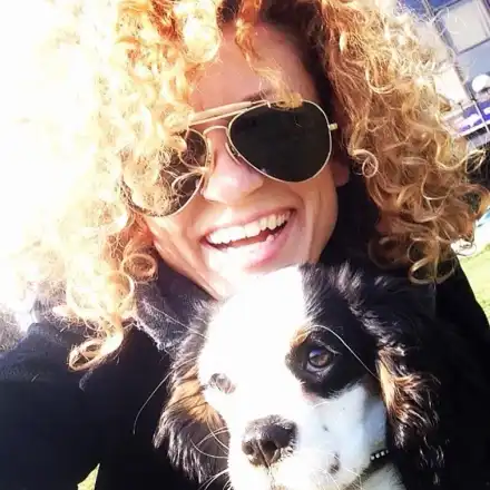 Люси Дяковска се обясни на кучето си в любов