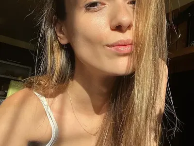 Луиза Григорова съсипа косата си, мъжът й я харесва и без гъста грива