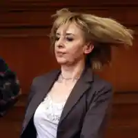 Мая Манолова бясна на ясновидец